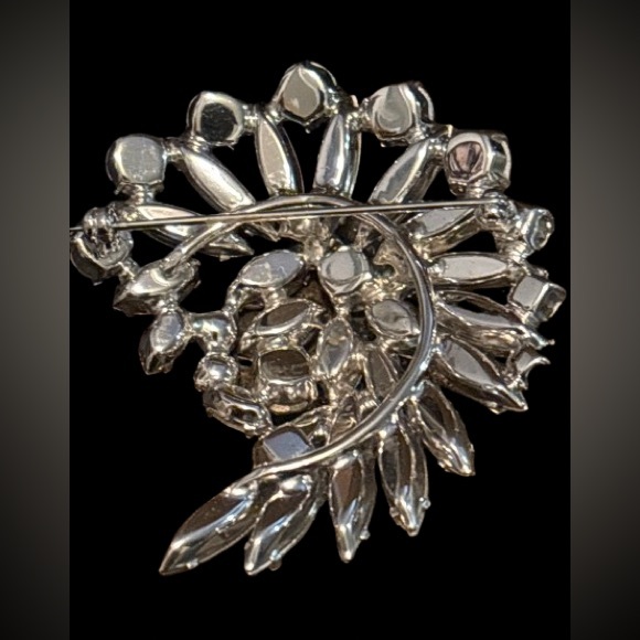 Vintage Crystal Brooch - Picture 5 of 9
